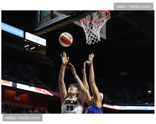 季前赛结果：康涅狄格太阳大胜芝加哥天空，阿莉莎·托马斯准三双